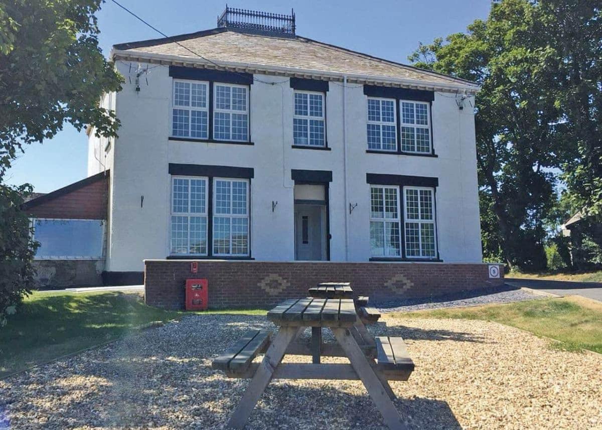 Bryn Mechell Hotel Llanfechell Exterior photo