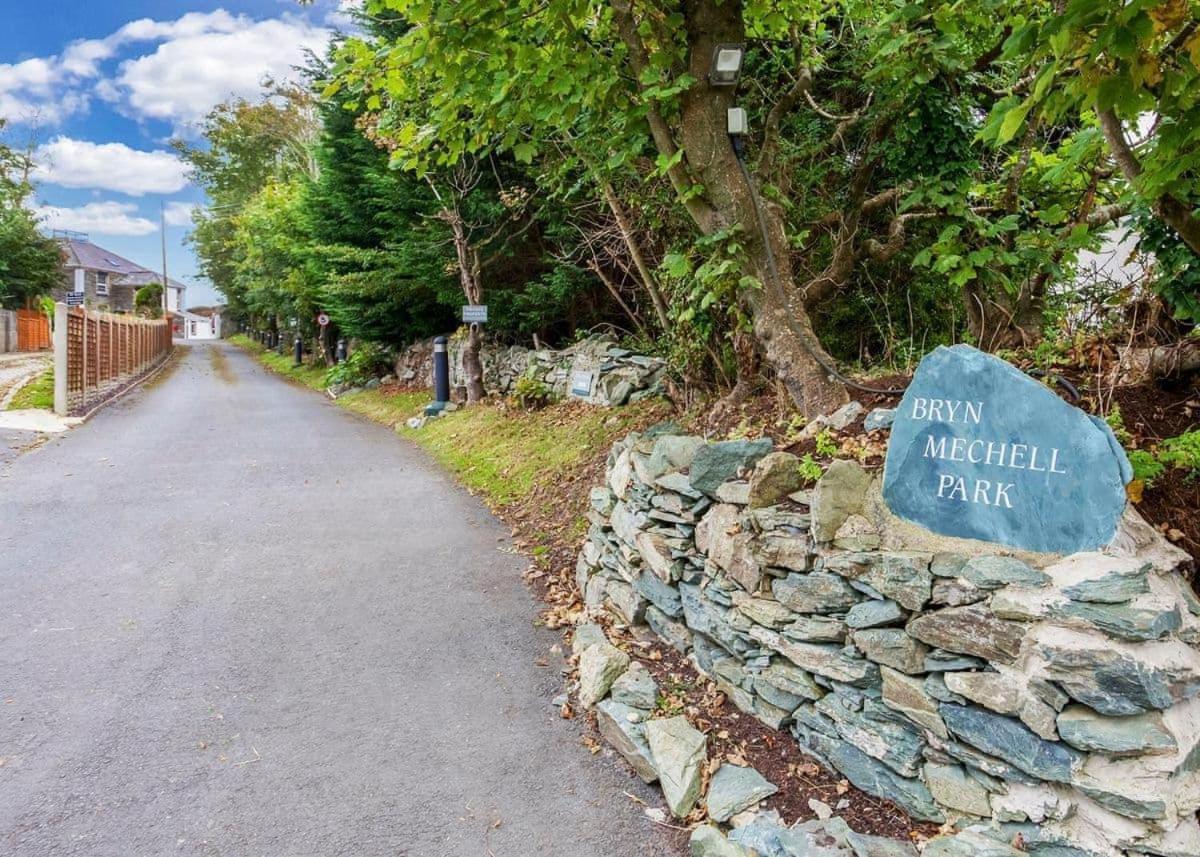 Bryn Mechell Hotel Llanfechell Exterior photo