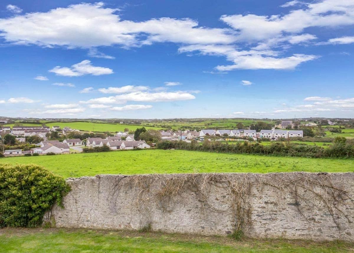 Bryn Mechell Hotel Llanfechell Exterior photo