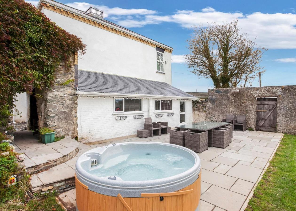 Bryn Mechell Hotel Llanfechell Exterior photo